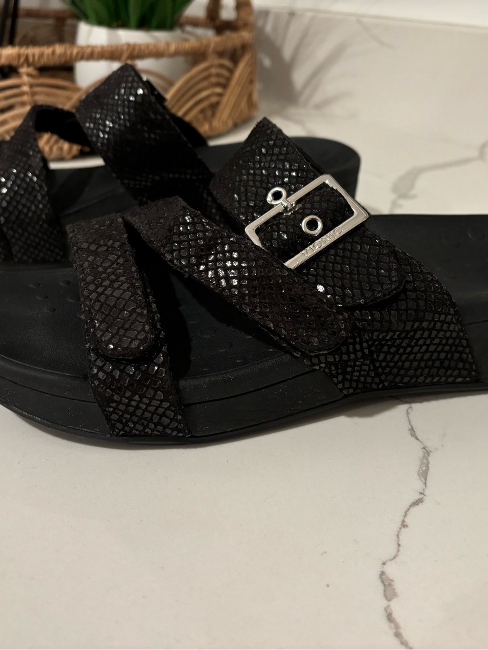 Vionic Rio Wedge Platform Black Reptile Embossed Sandals Buckles Womens Size 9 - Picture 6 of 12